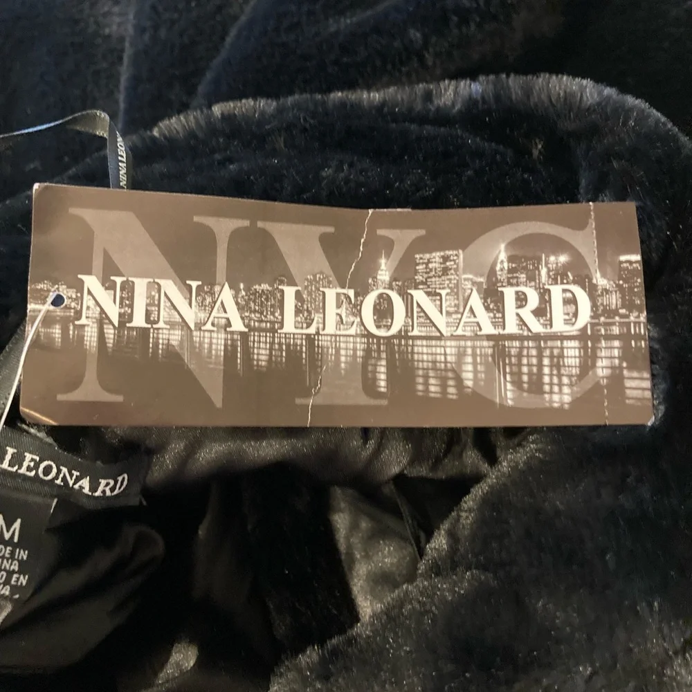Nina Leonard NEW medium faux fur collared snap capelet